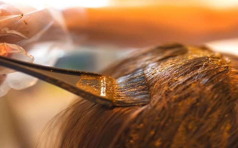 آشنایی با مزایا و معایب حنا برای مو